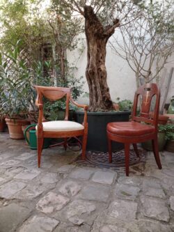 Finition, recollage dossier et pieds d'un fauteuil et d'une chaise