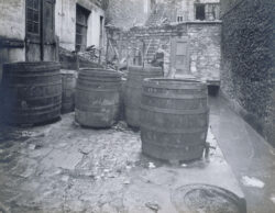 33 rue Pascal, numéro 1 du plan parcellaire, Monsieur et Madame Boiron propriétaire. Paris (Vème arr.). Union Photographique Française, décembre 1910. Paris, musée Carnavalet.